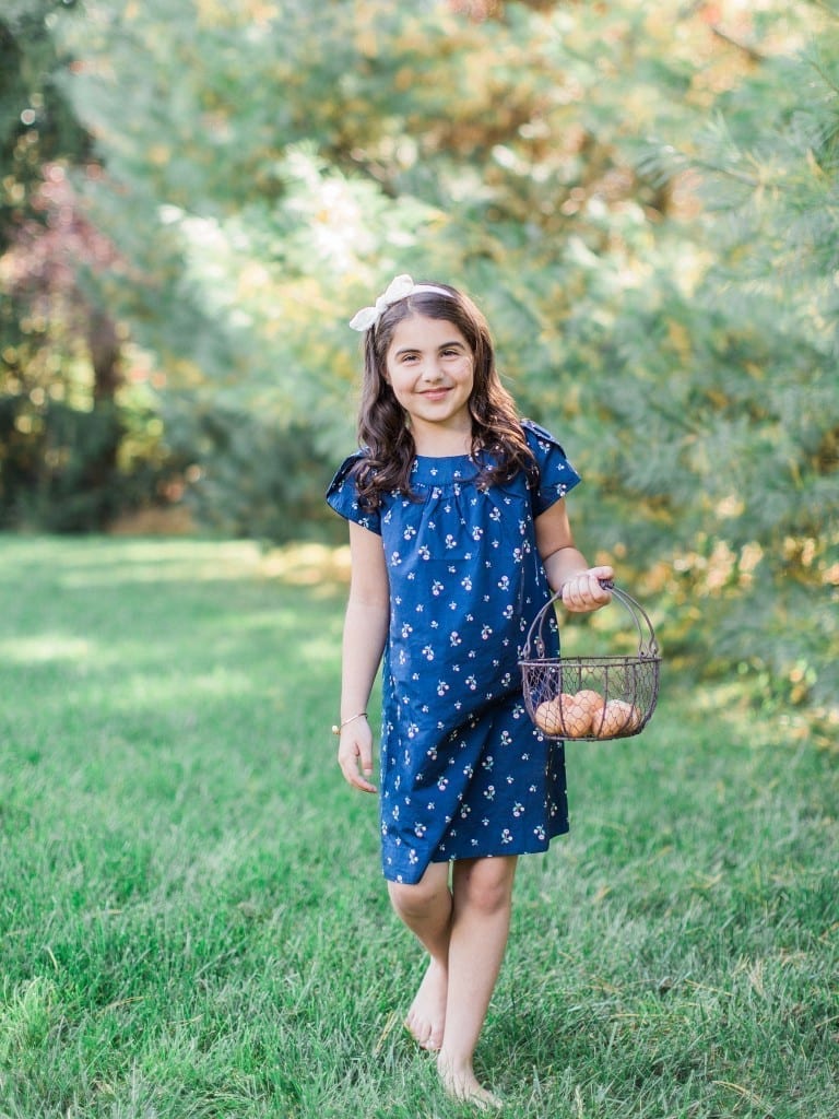 delaware-family-photographer_lifestyle-family_what-to-wear_navy-blue-and-teal_0093